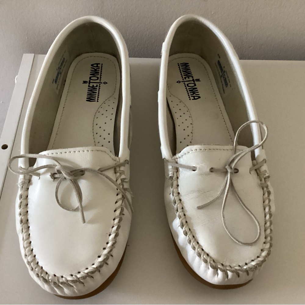 Minnetonka White genuine Leather Moccasins 8